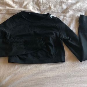 Gym shark long sleeve crop top